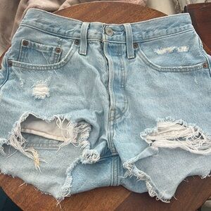 501 button fly cut off shorts SZ26 GUC